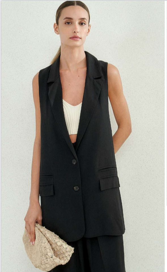 Sleeveless jacket